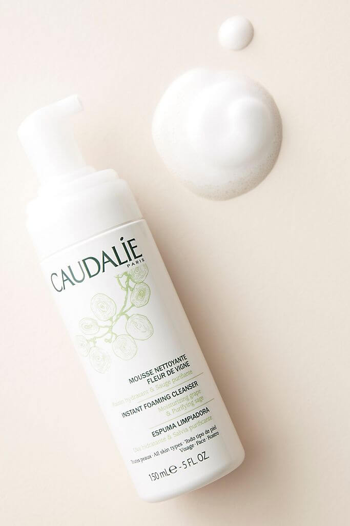 Cadalie Instant Foaming Cleanser 50 ml โฟมล้างหน้าที่เหมาะเป็นอย่างยิ่งสำหรับผิวแพ้ง่าย ผิวธรรมดา และผิวผสม เนื้อโฟมบางเบาที่จะเปลี่ยนเป็นเนื้อมูสได้ง่าย ไม่ระคายเคือง ใบหน้าของสาวๆ จะเนียนนุ่ม ไม่แห้งตึง พร้อมช่วยกระชับผิว